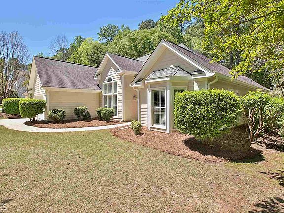 3rd image of 619 Magnolia Ln