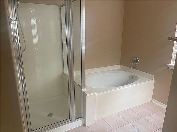 4th image of 5815 Vinemont Ln