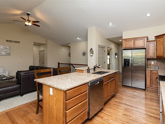 3rd image of 4870 Windsor Cir
