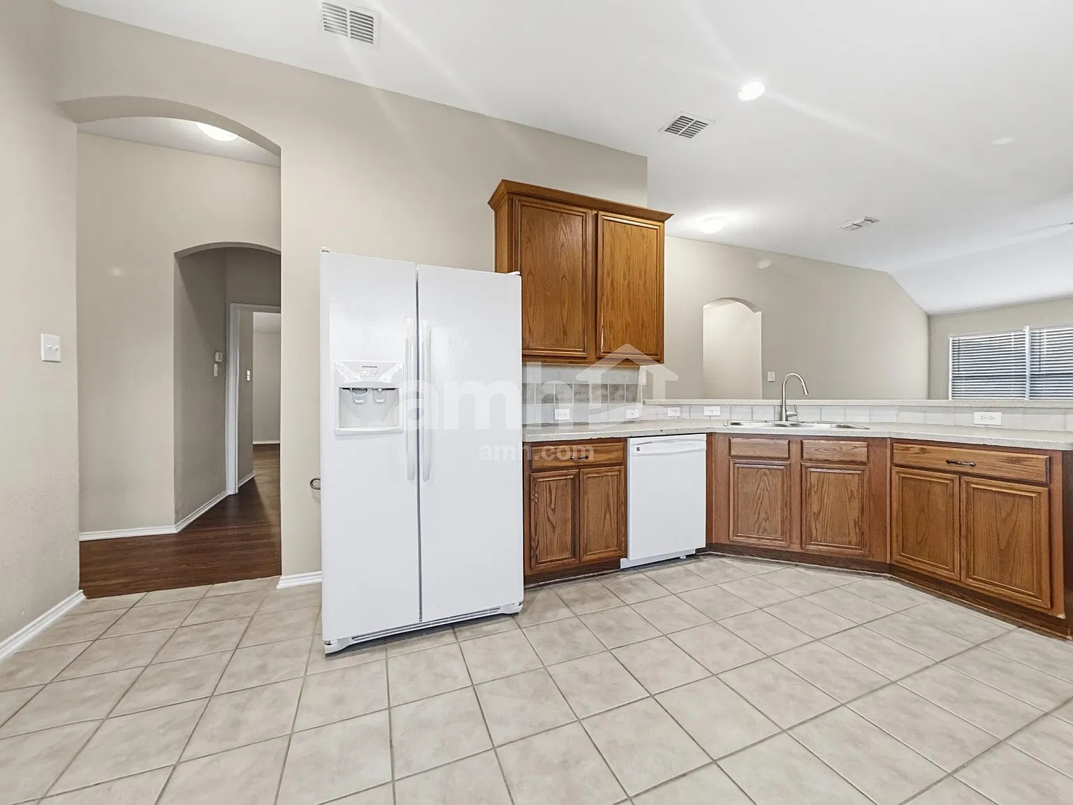 4 bed, 2.0 bath, 2152 sqft, $2,220 — Photo 4