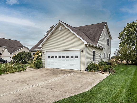 4th image of 351 Seville Dr