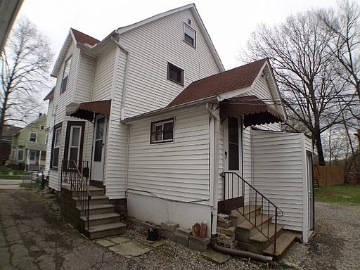 3rd image of 133 1/2 Charles Ct