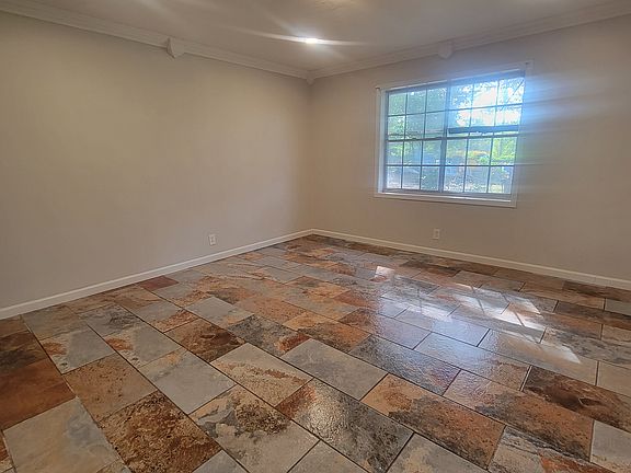 5th image of 38 Fair Oaks Cir