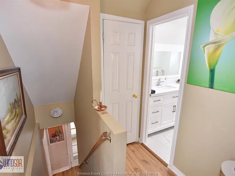 2471 Pillette Rd — Photo 34