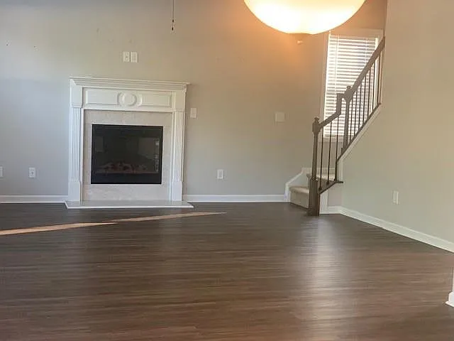 4 bed, 2.5 bath, 2042 sqft, $3,000 — Photo 3