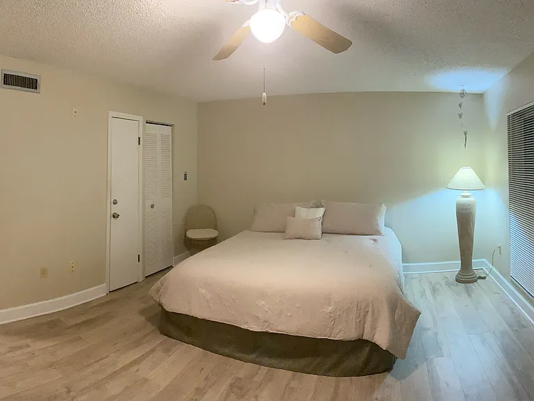 345 Medallion Blvd — Photo 11