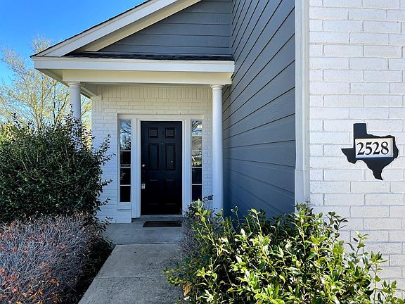 3rd image of 2528 Georgian Dr