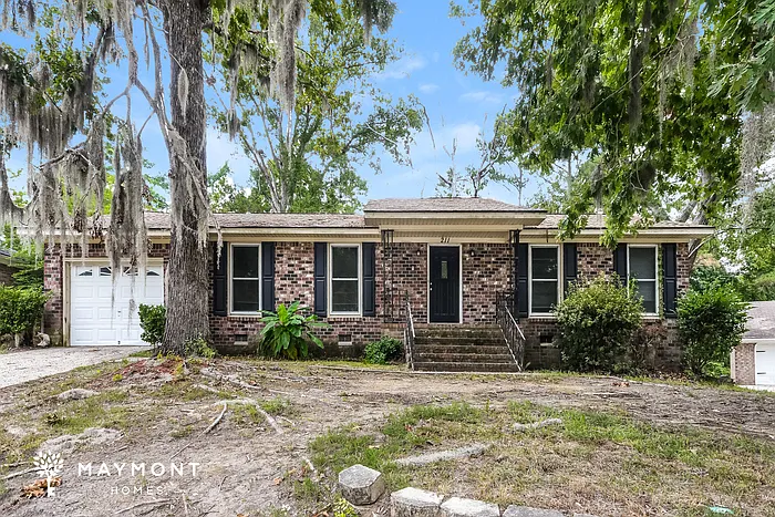 211 Kent Ct — Photo 1