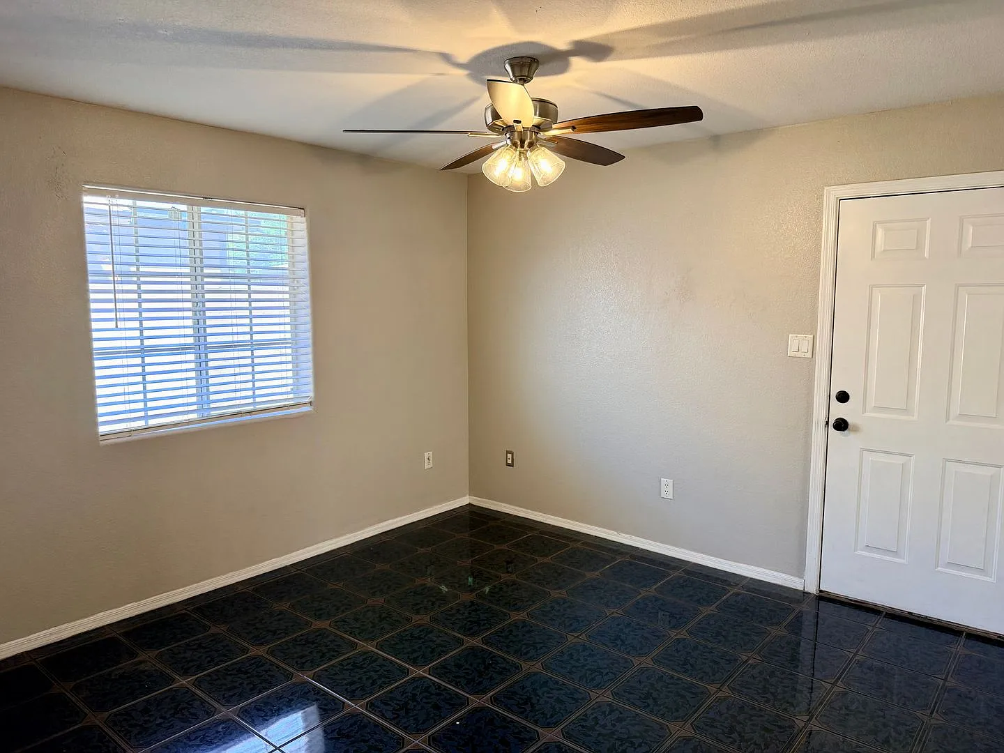 Large San Luis home on a Corner lot with 3 bedrooms plus added Den/Office Room — Photo 3