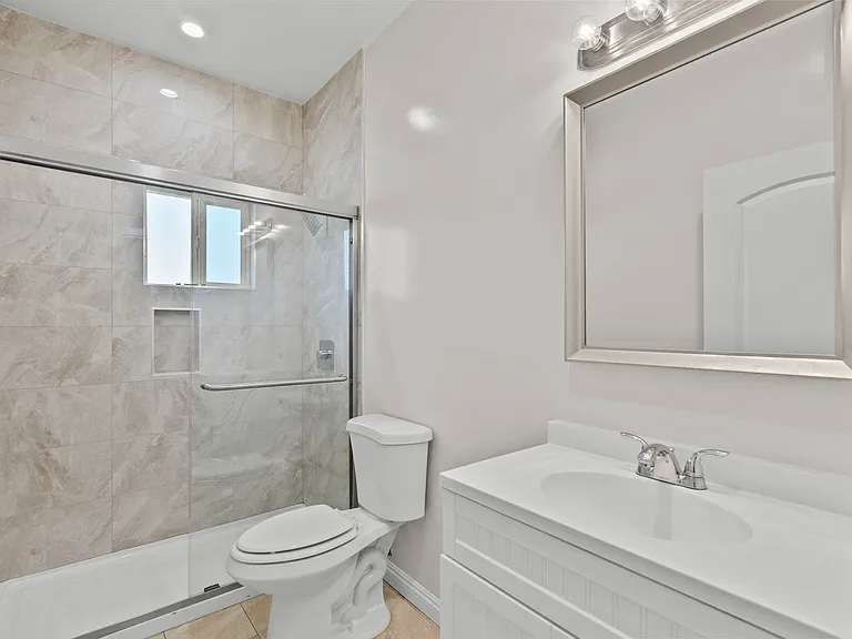 6715 Cedros Ave — Photo 15