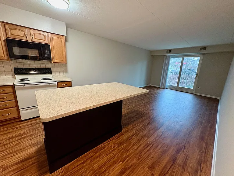 1 Stoneybrook Ln — Photo 5