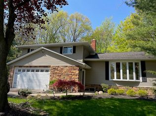31775 Farm Dr, Solon, OH 44139