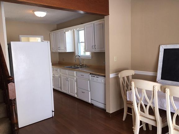 4th image of 2593 2nd Ave E