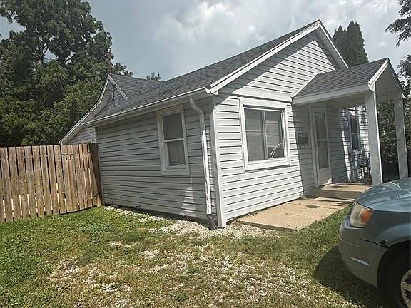 2nd image of 81 Robinson St