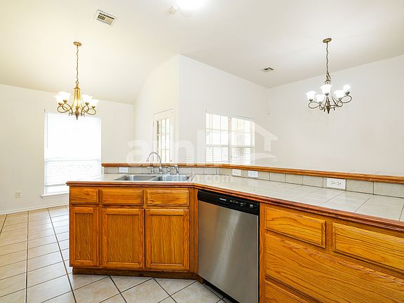 4th image of 8200 NW 83rd Pl