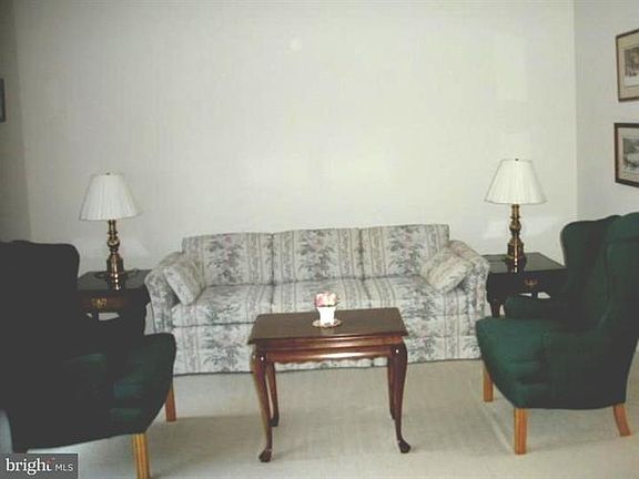 5th image of 243 Buchanan Ct