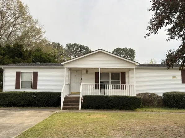 7441 April Dr, Fayetteville, NC 28314