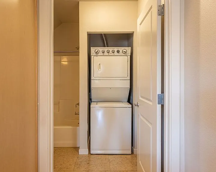 1607 NW Davis St — Photo 33