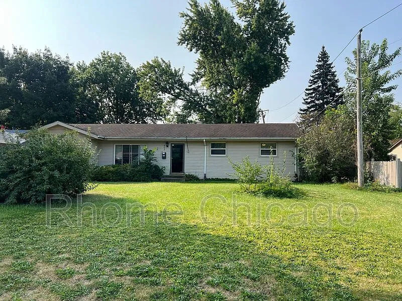 3 bed, 1.0 bath, 1100 sqft, $2,450 — Photo 2