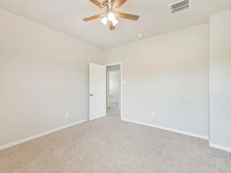 2934 Lawrence Park Ct — Photo 28