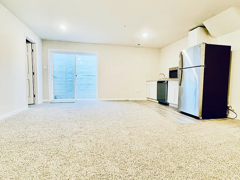825 Foundry St — Photo 2
