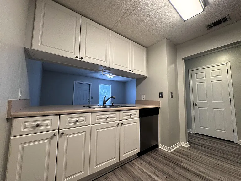 852 Dunwoody Pl — Photo 7