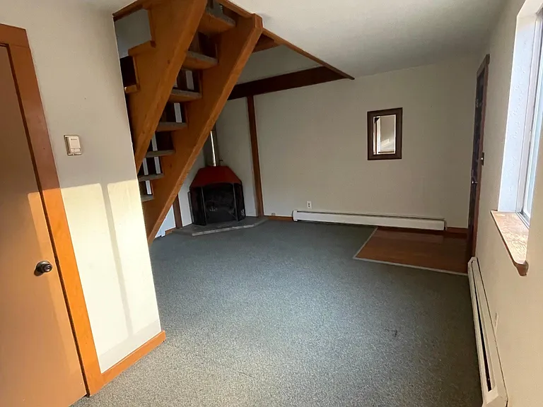 100 Artesian Dr — Photo 8