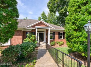 1316 Navajo Ct, Indian Hills, KY 40207