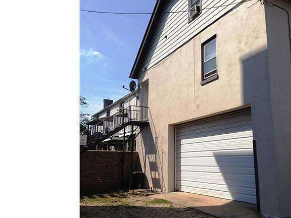 3rd image of 418 Maple St