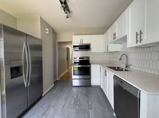 257A Hendon Dr NW, Calgary, AB T2K2A1