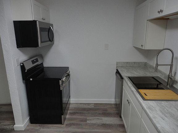 4th image of 1015 SW 9th St APT C24