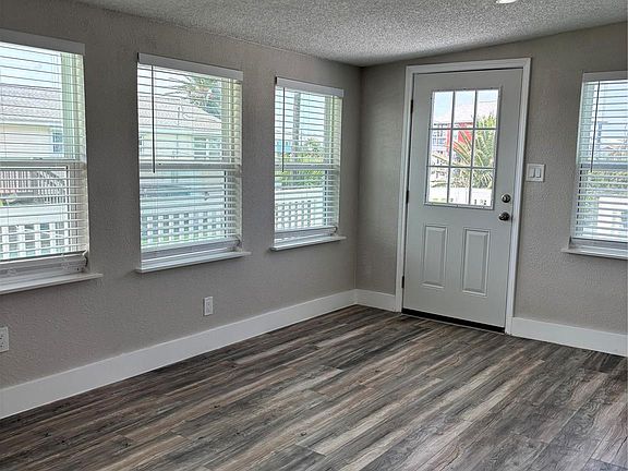3rd image of 4110 3rd St