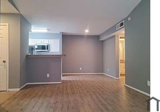 4th image of 14600 Fonmeadow Dr APT 105