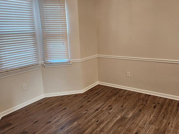 4th image of 411 Greenview Dr