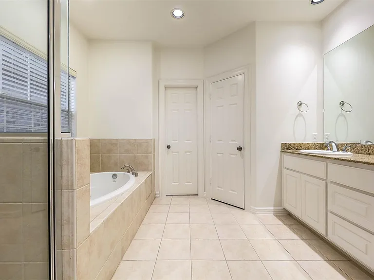 13647 Brookbluff Ln — Photo 33