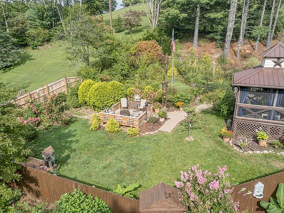 4th image of 723 Circle Dr