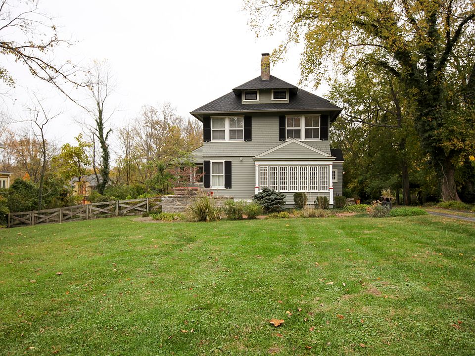 1st image of 390 Albion Ave