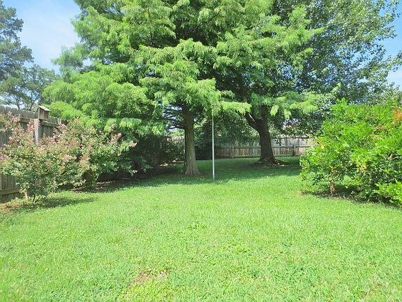 3rd image of 2806 Woodland Oaks Dr