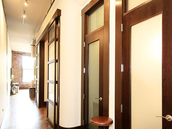 5th image of 129 W Jackson Ave #204