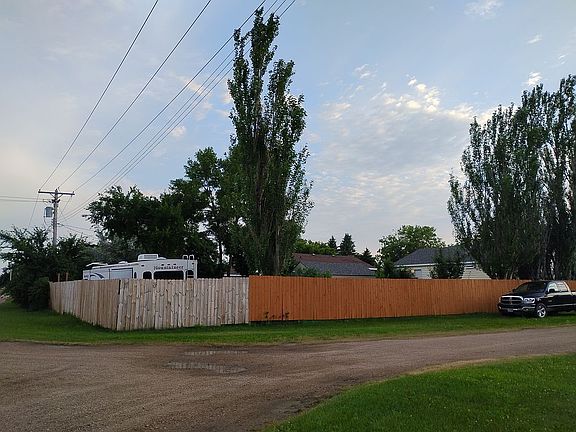 4th image of 529 Main St