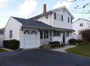 4 Bragg Dr, Lake Grove, NY 11755