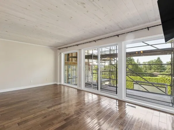 1056 Lillooet Rd, North Vancouver, BC V7J 2H8