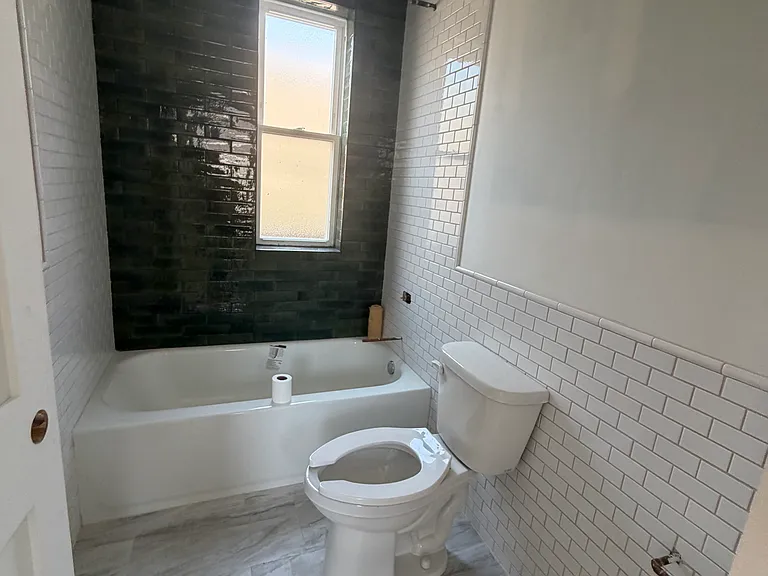 1823 W 17th St #CH2 — Photo 7