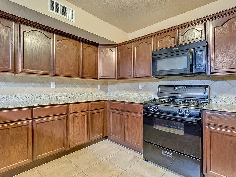 3925 Hueco Valley Dr — Photo 21