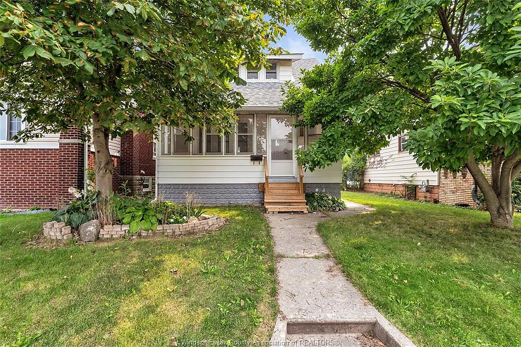4 bed, 2.5 bath, $2,300 — Photo 3
