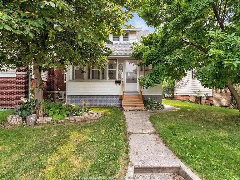 1245 Giles Blvd E — Photo 3