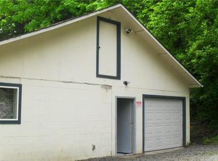 211 E North Bay Rd, Allyn, WA 98524