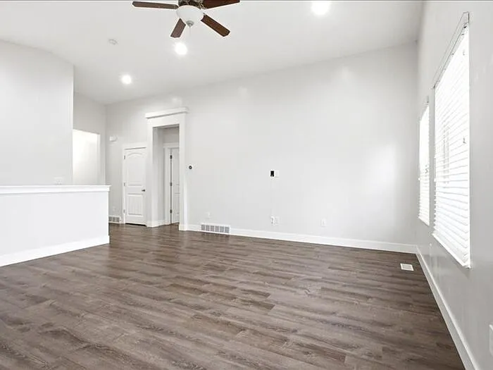 5 bed, 3.0 bath, 2780 sqft, $3,095 — Photo 4