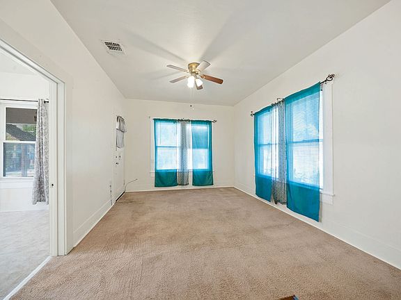 5th image of 906 S Gevers St