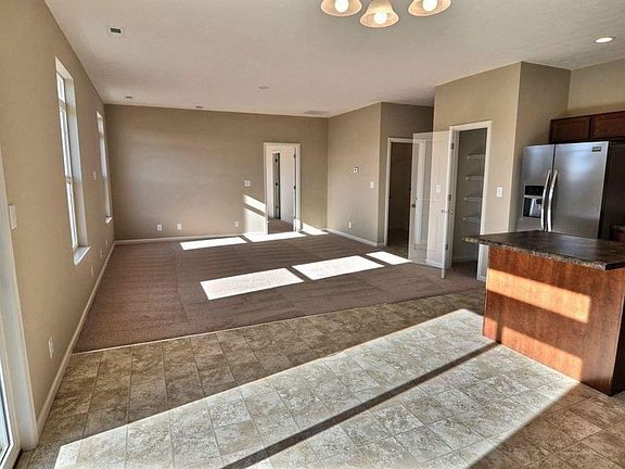 3rd image of 3003 Queencastle Dr